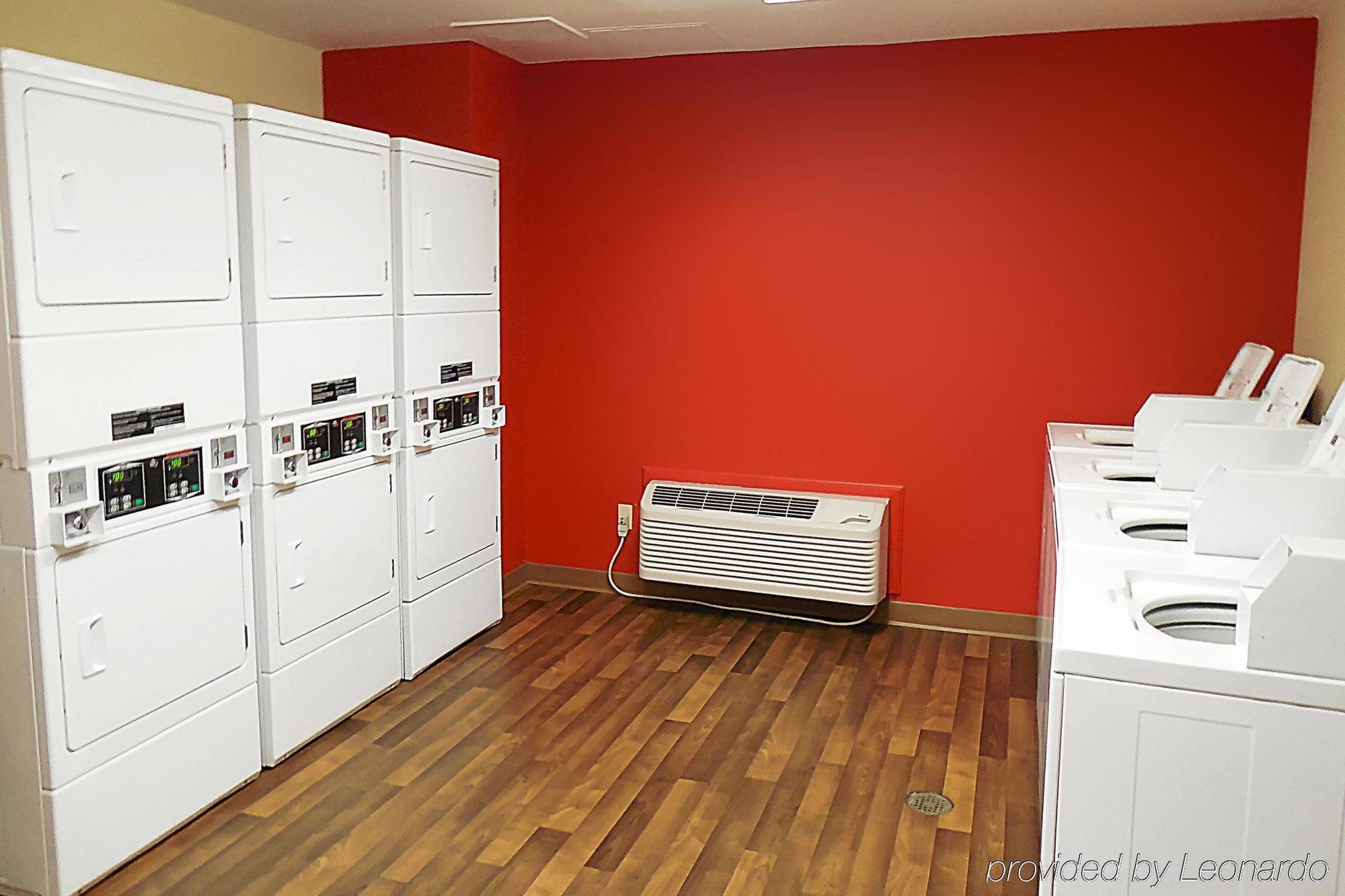 Extended Stay America Select Suites - Detroit - Розвілл Екстер'єр фото