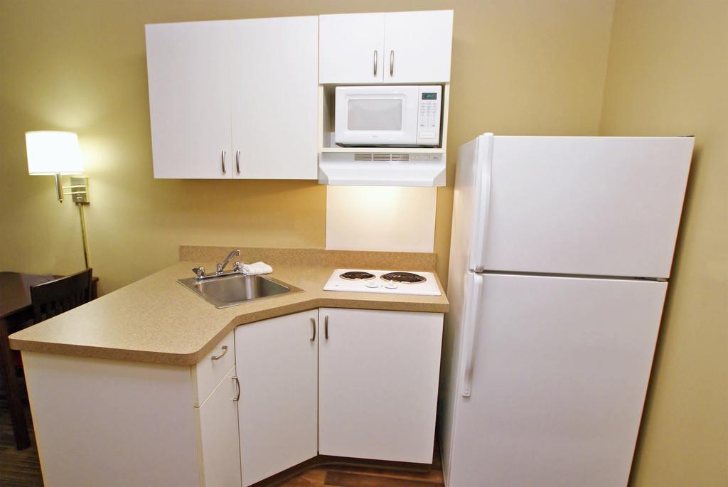 Extended Stay America Select Suites - Detroit - Розвілл Екстер'єр фото