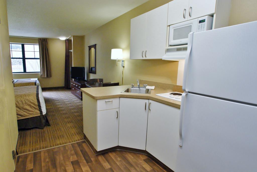 Extended Stay America Select Suites - Detroit - Розвілл Екстер'єр фото