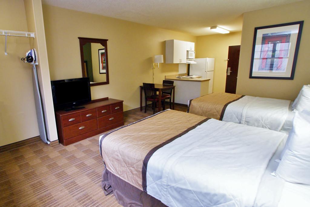 Extended Stay America Select Suites - Detroit - Розвілл Екстер'єр фото