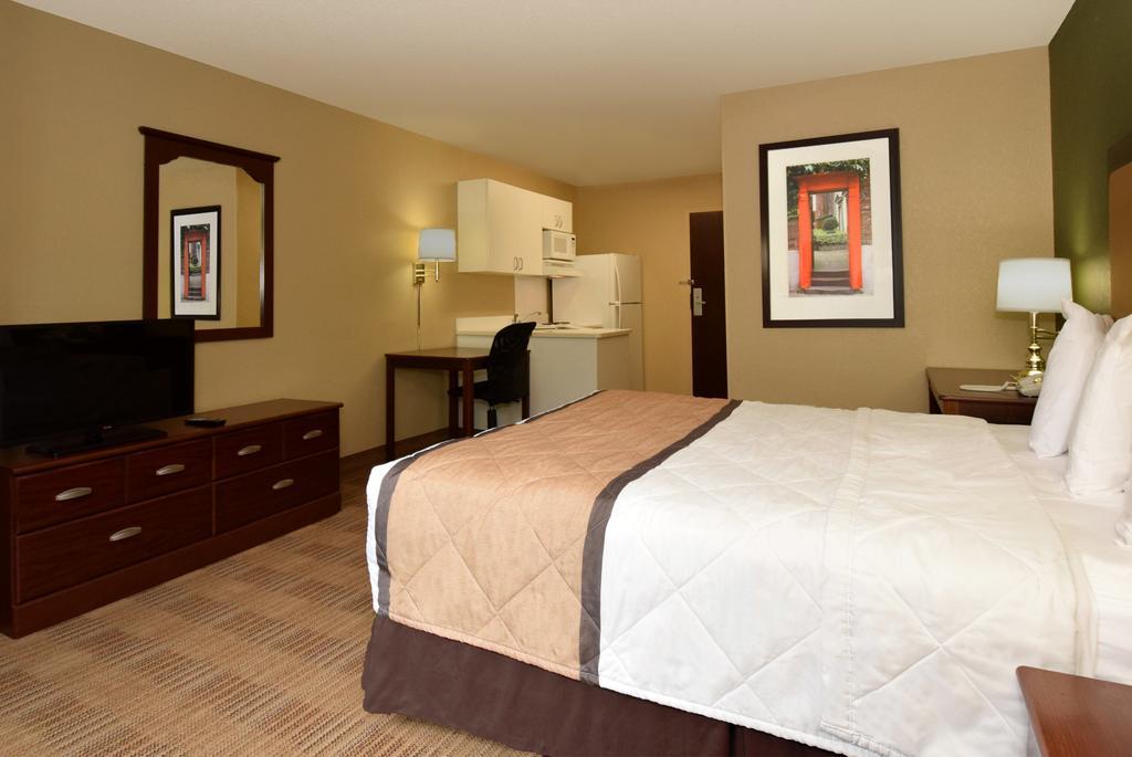 Extended Stay America Select Suites - Detroit - Розвілл Екстер'єр фото