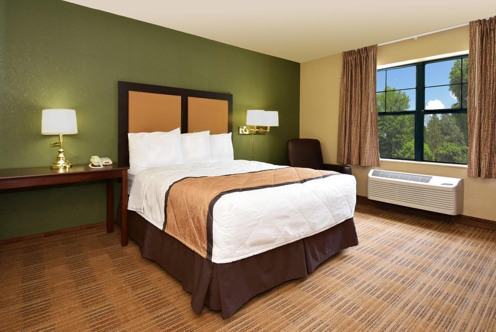 Extended Stay America Select Suites - Detroit - Розвілл Екстер'єр фото