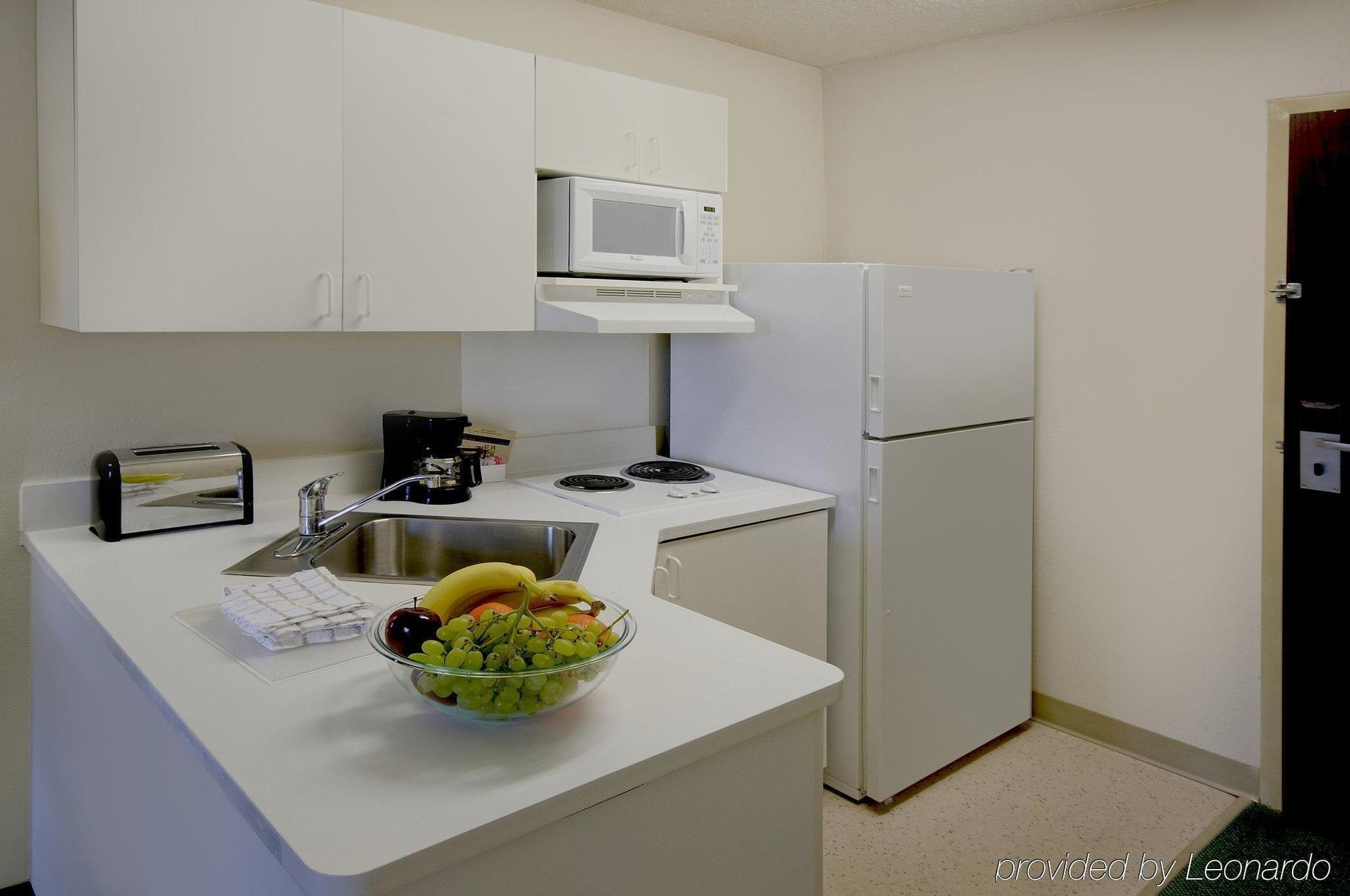 Extended Stay America Select Suites - Detroit - Розвілл Екстер'єр фото