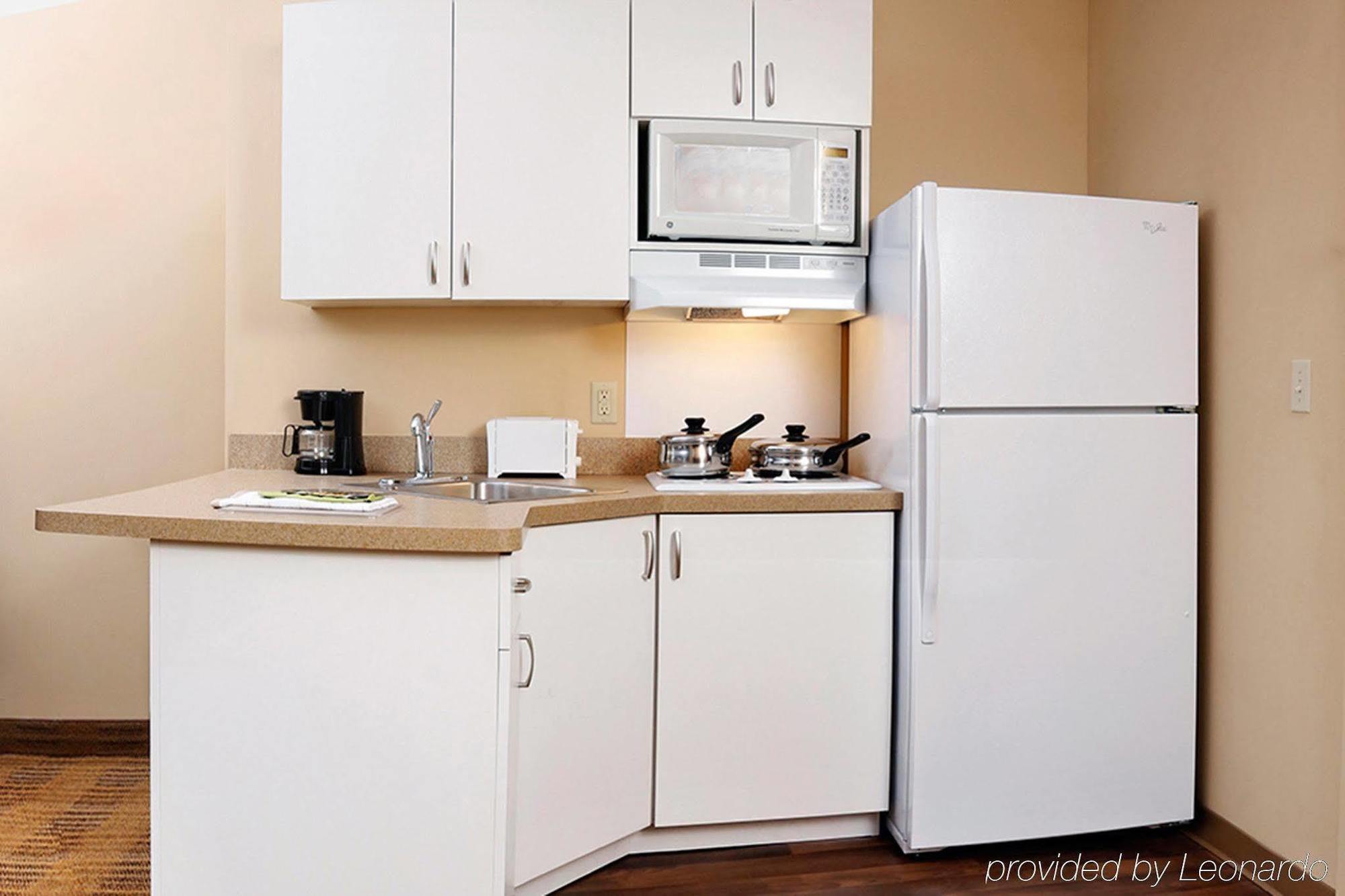 Extended Stay America Select Suites - Detroit - Розвілл Екстер'єр фото