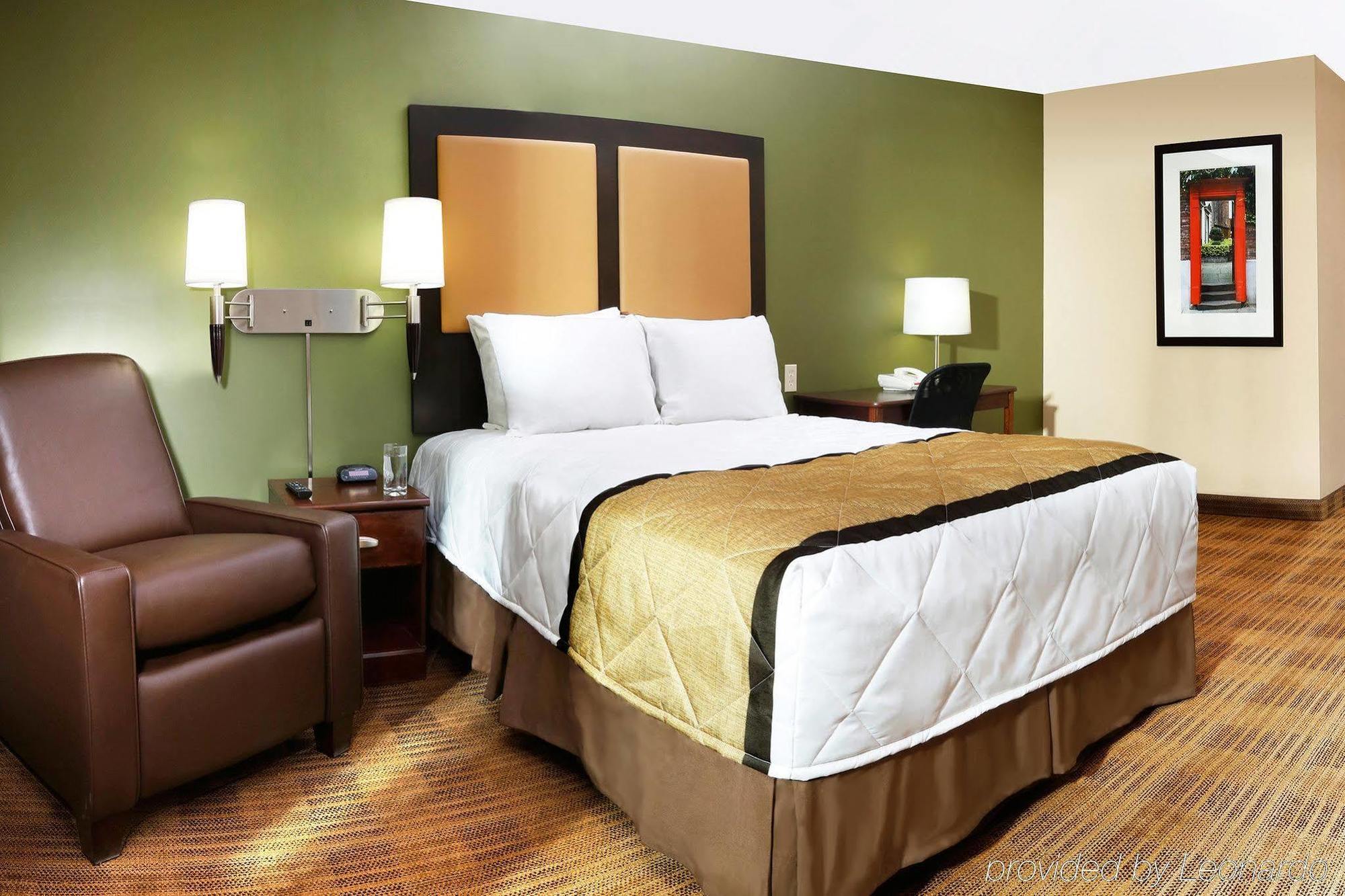 Extended Stay America Select Suites - Detroit - Розвілл Екстер'єр фото